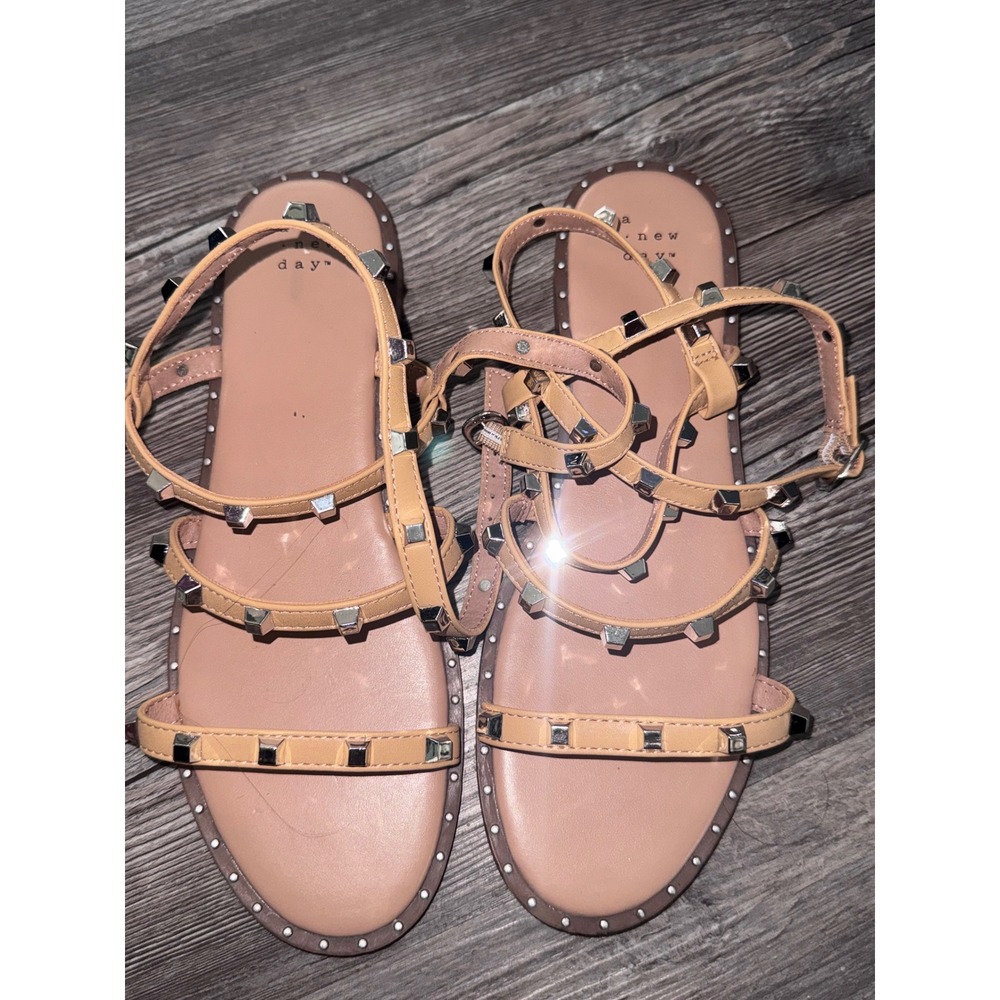 A New Day Tan Studded Gladiator Sandals Strappy Flat Silver Pyramid Studs 8.5